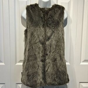 Aritzia‎ Talula Romilly Grey/Black Faux Fur Vest Size XS